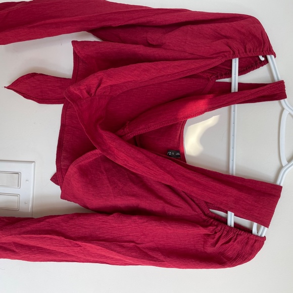 Front-tie long sleeve crop top - Picture 2 of 2